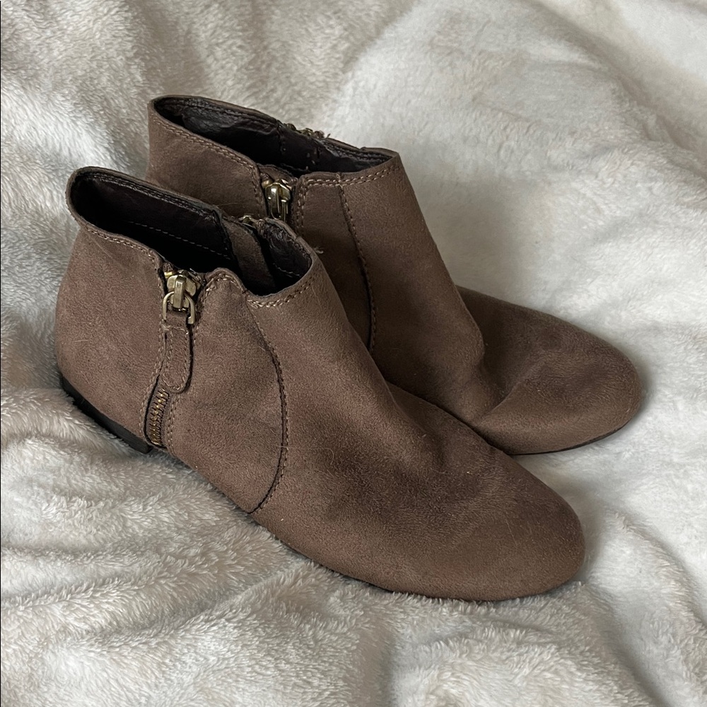 American Eagle Outfitters Tan Ankle Booties